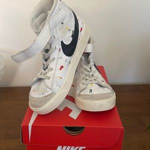 Nike Blazers - Big Kids Sz 2